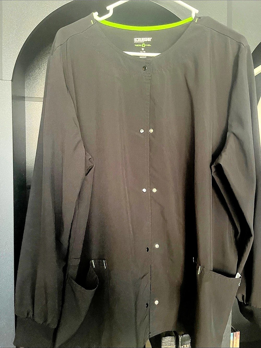 Scrubstar Active Snap Front Scrub Top in Black XL Like New